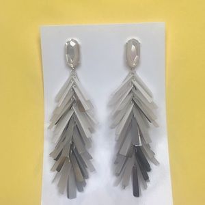 KENDRA SCOTT | NWT Justyne earrings White MOP